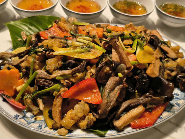 sụn cá tầm xào nấm